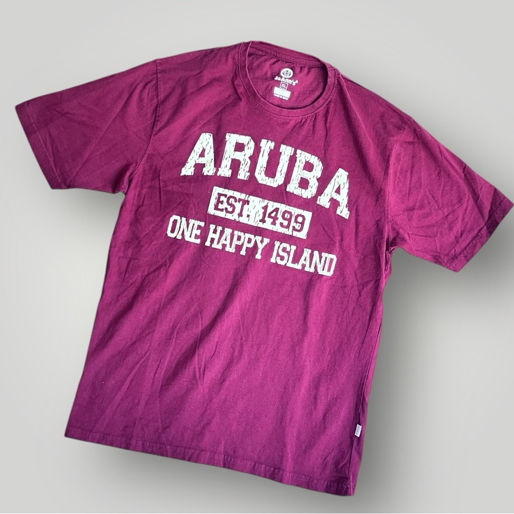 Aruba Graphic T-Shirt in Burgundy